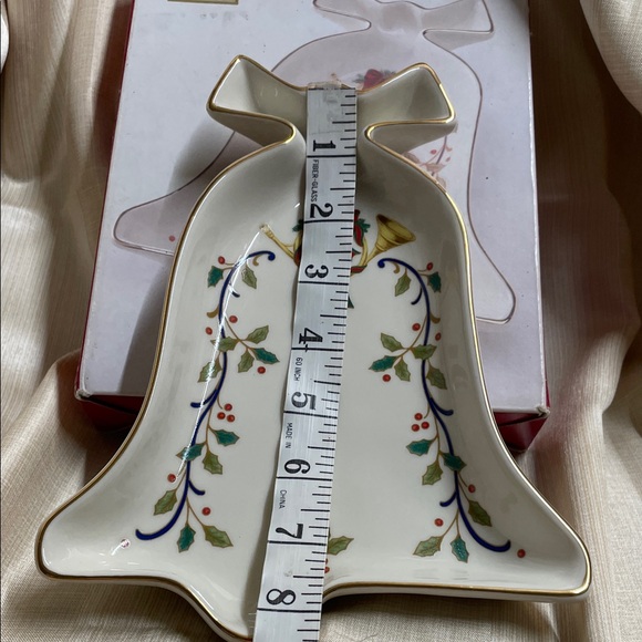 Mikasa Holiday Elegance Bell Dish with Holly Design With Box - Picture 5 of 5